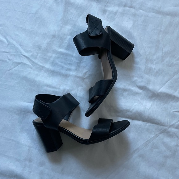 SODA BLACK STRAPPED CASUAL HEELS - Picture 4 of 8